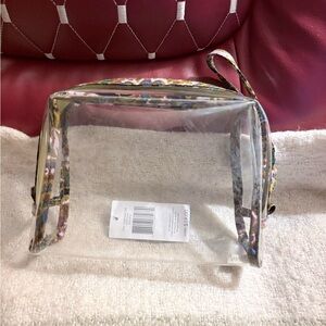 GIVEAWAY❣️Vera Bradley Clear Floral Women's Wristlet Bag